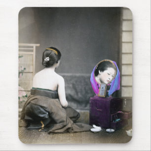 1870 Japanische Frau im Dressing Room Mousepad