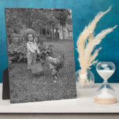 1880er Jahre Adorable Girl and Rooster Cart im Gar Fotoplatte (Seite)