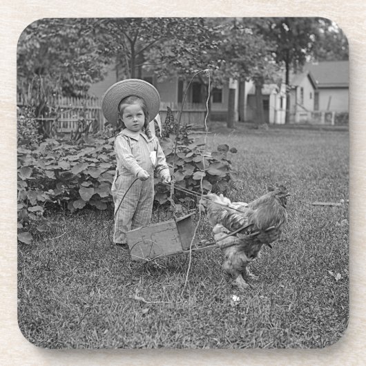 1880er Jahre Adorable Girl and Rooster Cart im Gar Getränkeuntersetzer (Vorderseite)