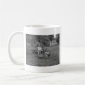1880er Jahre Adorable Girl and Rooster Cart im Gar Kaffeetasse (Links)