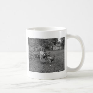1880er Jahre Adorable Girl and Rooster Cart im Gar Kaffeetasse