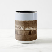 1890er Frauen Umarmung des Kriegs Tug-O-Krieg sepi Tasse (Zentrum)