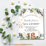 18. Geburtstag Eukalyptusgrün Glitzer elegant Einladungspostkarte<br><div class="desc">Für eine 18. Geburtstagsparty. Weiß, mit Eukalyptusgrün und goldenen Blätter dekoriert. Golden Imitats Glitzer Spots. Personalisieren und fügen Sie Ihre Namen und Hochzeitsdetails. Schwarze und goldfarbene Buchstaben. Nummer 18 wird mit Schriftart im Ballonstil geschrieben. Zurück: weißer Hintergrund und goldene Imitate Glitzer Flecken, Postkartendesign. Tipp: Wenn Sie es nicht so gewollt...</div>