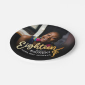 18. Geburtstag Foto Gold schwarz Pappteller (Schrägansicht)