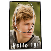 18. Geburtstag Foto hallo 18 Junge Mittlere Geschenktüte (Vorderseite)