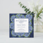 18. Geburtstag Rustic Wood Blue Hydrangeas Party Einladung (Stehend Vorderseite)