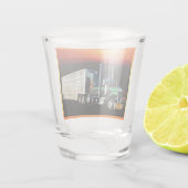 18 LKW für Rinder im Sonnenuntergang Schnapsglas (Rückseite)