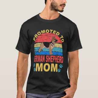 18 Zur Deutschen Schäferhund-Mutter befördert Deut T-Shirt