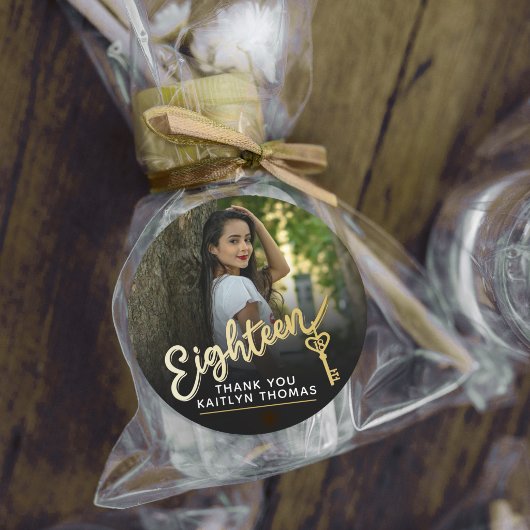 18th Birthday photo script gold effect 18 key Runder Aufkleber