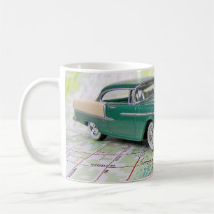 1955 Auto auf einer Straßenkarte Kaffeetasse