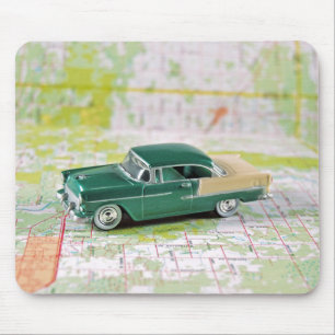 1955 Auto auf einer Straßenkarte Mousepad
