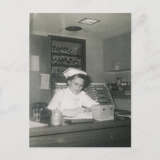 1956 NURSE #11 POSTKARTE (Vorderseite)