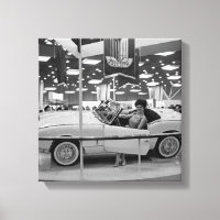 1963 Chicago Auto Show Frauenmodell in Triumph Car