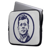 1963 JFK LAPTOPSCHUTZHÜLLE (Vorderseite Links)