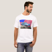 1965 Chevy Impala 327 mit amerikanischer Flagge T-Shirt (Vorne ganz)