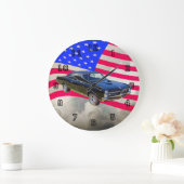 1967 Pontiac GTO and American Flag Große Wanduhr (Zuhause)