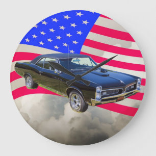 1967 Pontiac GTO und amerikanische Flagge Große Wanduhr