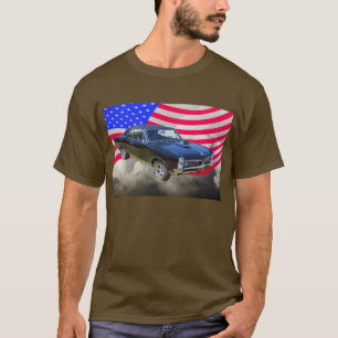 1967 Pontiac GTO und amerikanische Flagge T-Shirt