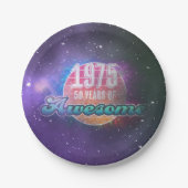 1975 — 50 Jahre Phantastischer "Grunge"-Look Pappteller (Vorderseite)