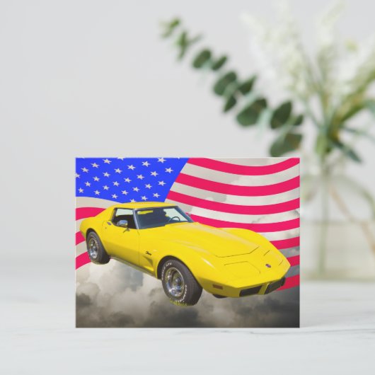 1975 Corvette Stingray mit amerikanischer Flagge Postkarte (Stehend Vorderseite)