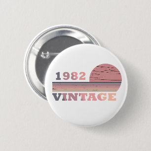 1982 Geborenes elegantes Vintage-Geburtstagsgesche Button