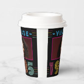 1985 Vintages Retro Stripe Neon, helles, benutzerd Pappbecher (Rechts)