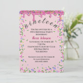 19. Geburtstag rosa Icing und Sprinklen Einladung (Stehend Vorderseite)