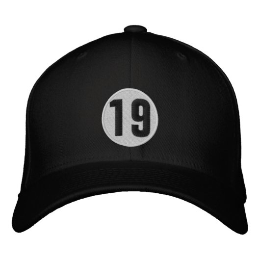 #19 HAT BESTICKTE BASEBALLKAPPE (Vorderseite)