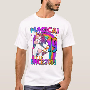 19-jähriges Einhorn, das zum 19. Geburtstag flosse T-Shirt