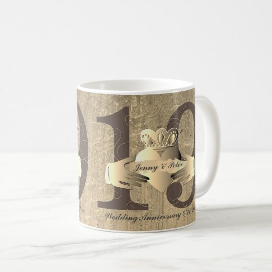 19. Jubiläum Bronzy Claddagh Ring Flasche Kaffeetasse (VorderseiteRechts)