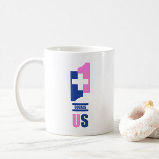 1+1=US-Tasse in blau und rosa, um Liebe zu zeigen. Kaffeetasse