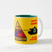 1/69th Rüstungs-schwarze Panther-schwarze Zweifarbige Tasse (VorderseiteRechts)