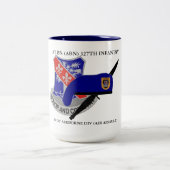 1. BN (ABN) 327. INFANTRIE 101. IM FLUGZEUG ZWEIFARBIGE TASSE (Mittel)