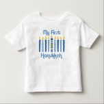 1. Chanukka-Kerzen Kleinkind T-shirt<br><div class="desc">Festival der Lichter entwerfen für des Chanukka-Aufmachungsspaßes des Babys 1. blaue Kerzen mit Tupfen und Streifen und den Davidsstern. Text sagt MEIN ERSTES CHANUKKA. PinkInkArt Vorlage!</div>