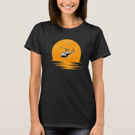 1 Chopper Hubschrauber fliegen bei Sonnenuntergang T-Shirt (Vorderseite)