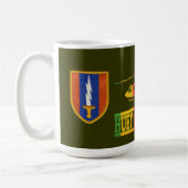 1. Crew-Leiter-Tasse der Signal-Brigaden-UH-1 Huey Kaffeetasse (Links)