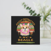 1 Easily Distracted By Beagle Einladung (Stehend Vorderseite)