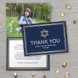 1 Foto Hebräischer Name Bar Mitzvah Navy White & G Dankeskarte<br><div class="desc">Eine nachdenkliche Möglichkeit, Familie und Freunden zu danken, dass sie zu Ihrem Bar mitzvah kommen, ist ihnen ein stilvolles, individuelles Foto zu geben, dank Ihrer Karte, die sie als Sake gerettet können. Das Bild und alle Formulierungen sind einfach zu personalisieren oder zu löschen. Wenn Sie lieber Hand schreiben Sie Ihre...</div>