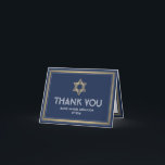 1 Foto Hebräischer Name Bar Mitzvah Navy White & G Dankeskarte<br><div class="desc">Eine nachdenkliche Möglichkeit, Familie und Freunden zu danken, dass sie zu Ihrem Bar mitzvah kommen, ist ihnen ein stilvolles, individuelles Foto zu geben, dank Ihrer Karte, die sie als Sake gerettet können. Das Bild und alle Formulierungen sind einfach zu personalisieren oder zu löschen. Wenn Sie lieber Hand schreiben Sie Ihre...</div>
