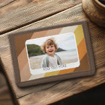 1 FotoCollage - Text - Retro Streifen Warme Farben Tri-fold Geldbeutel<br><div class="desc">Benutzen Sie ein Foto,  um ein persönliches Geschenk zu kreieren. Ein Ort zum Hinzufügen von Text innerhalb eines weißen,  abgerundeten Ecke. Wenn Sie die Bilder anpassen müssen,  klicken Sie auf das Werkzeug anpassen,  um Änderungen vorzunehmen.</div>