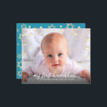 1. Hanukkah Foto Gold Star der David Card<br><div class="desc">"Meine erste Hanukka." Ein spielerisches visuelle von Imitaten Goldfolienschneeflocken, David-Sterne und handgeschriebene Schrift Typografie, überlagert das Foto Ihrer Wahl, helfen Ihnen, in Hanukkah und Neujahr zu starten. Auf der Rückseite verbergen sich zusätzliche Champagner-Imitate mit goldenen Schneeflocken über einem weichen, türkisblauen Hintergrund. Genießen Sie die Wärme und Freude der Urlaubssaison, wenn...</div>