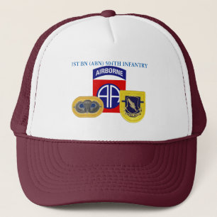 1. IM FLUGZEUG HUT DER BN-(ABN) 504. DER TRUCKERKAPPE