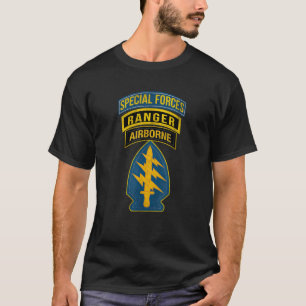 1. Im Flugzeug Ranger Militar durch Spezialeinheit T-Shirt