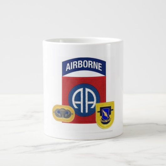 1. Im Flugzeug riesige Tasse Bn(Abn) 504. Inf 82. (Vorderseite)