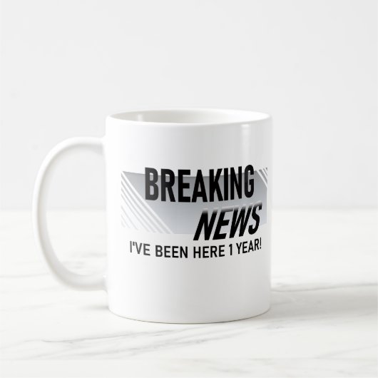 1 Jahr Arbeit Jahrestag Breaking News Mitarbeiter Kaffeetasse (Links)