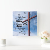 1 Johannes 3:1 Jesus Christus legte sein Leben für Quadratische Wanduhr (Zuhause)