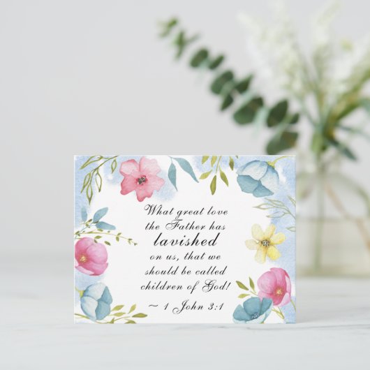 1 John 3:1 Große Liebe, die uns der Vater übergab Postkarte (Stehend Vorderseite)