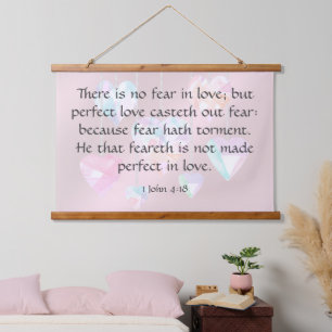 1. John 4:18 Wandteppich Mit Holzrahmen