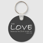 1. John 4:19 Schlüsselanhänger (Vorderseite)