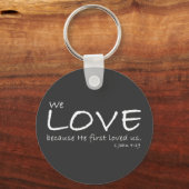 1. John 4:19 Schlüsselanhänger (Vorderseite)